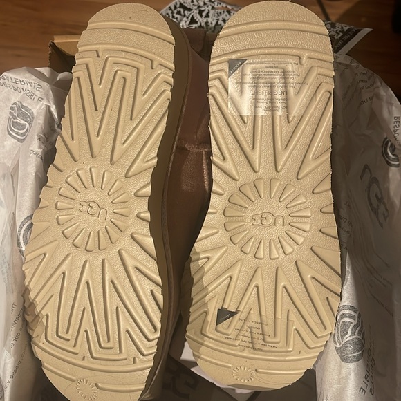 UGG Classic Ultra Mini Boot Pink Suede Ankle Pull On Round Toe, Size 9 - Picture 5 of 9